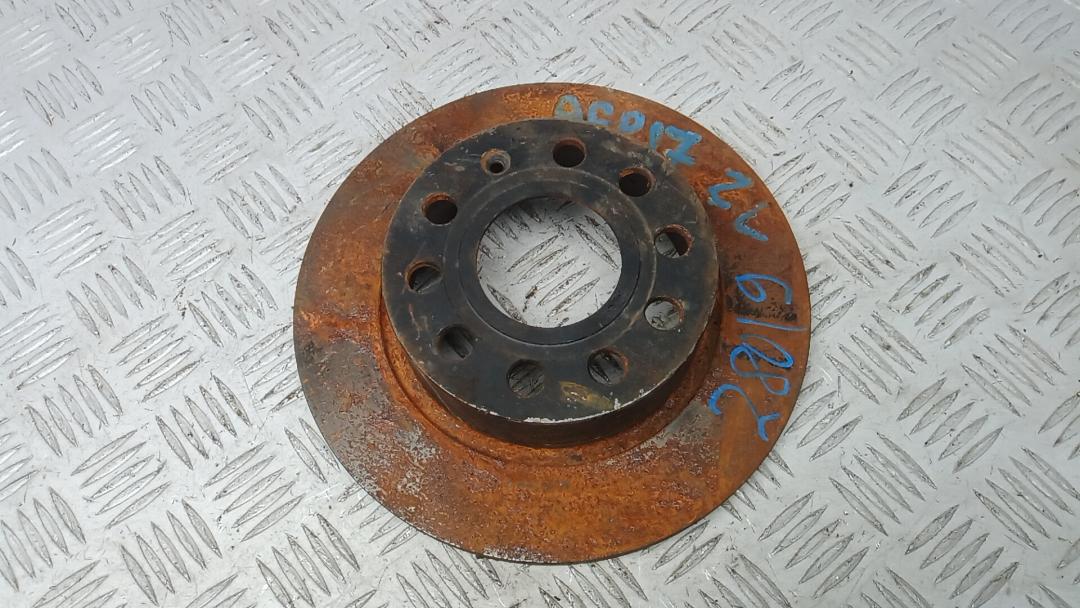 диск тормозной задний Skoda Octavia 3 поколение (A7) 2013, 1.6 л., дизель, АКПП, универсал, 5Q0615601F, 1K0615601AB - фото №1