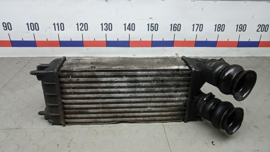 радиатор интеркулера Citroen C4 Grand Picasso 1 поколение 2011, 1.6 л., HDi 8V, дизель, МКПП, минивэн - фото №1