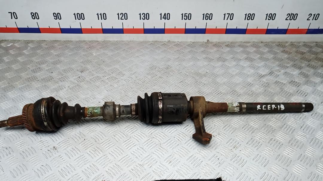 полуось передняя правая (приводной вал, ШРУС) Hyundai Santa Fe 3 поколение (DM) 2012, 2.2 л., дизель, МКПП, внедорожник 5 дв. - фото №1
