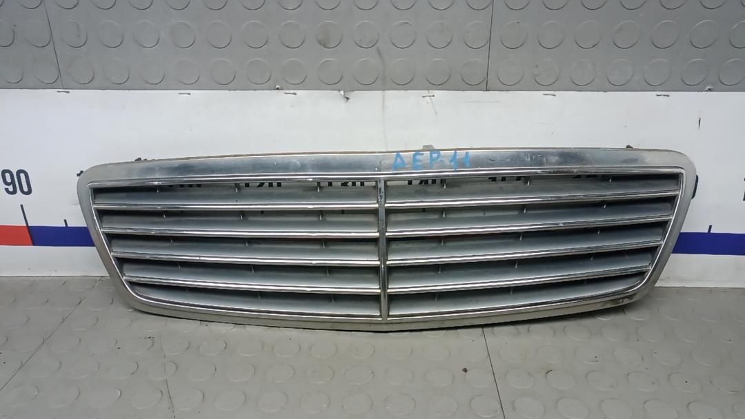 решетка радиатора Mercedes-Benz C-Класс W203/S203/CL203 2001, 2.2 л., D C200 CDI, дизель, АКПП, седан - фото №1