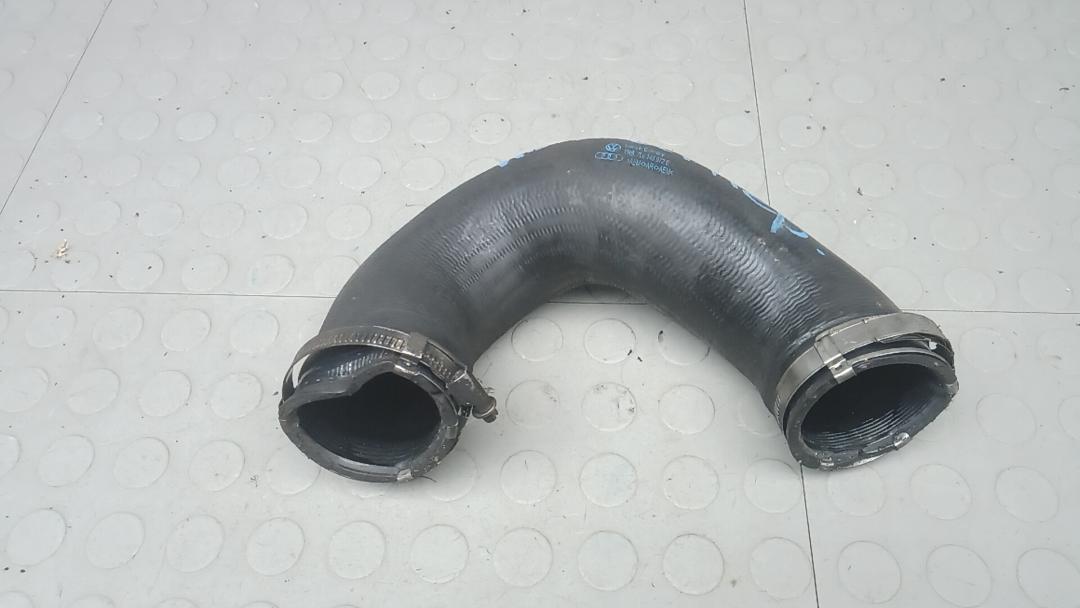 патрубок интеркулера Audi Q7 4L 2007, 3.0 л., D TDI, дизель, АКПП, внедорожник 5 дв., 7L6145972E - фото №1