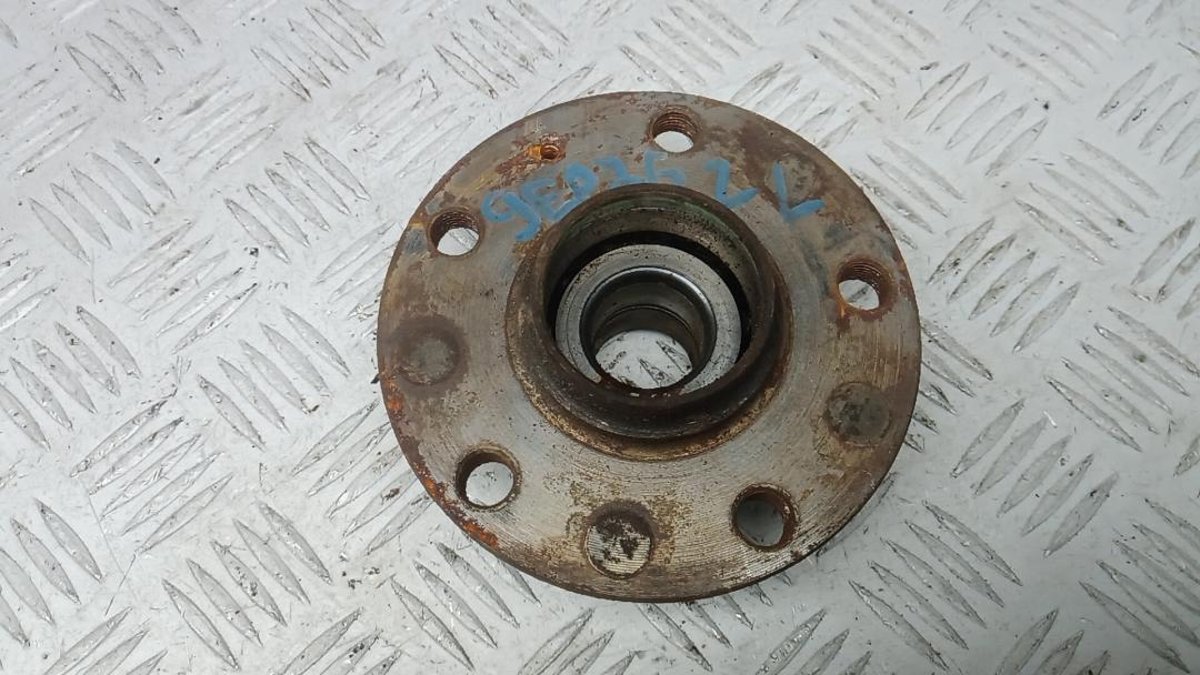 ступица задняя левая Volkswagen Golf 6 поколение 2011, 2.0 л., дизель, МКПП, хетчбэк 5 дв. - фото №1