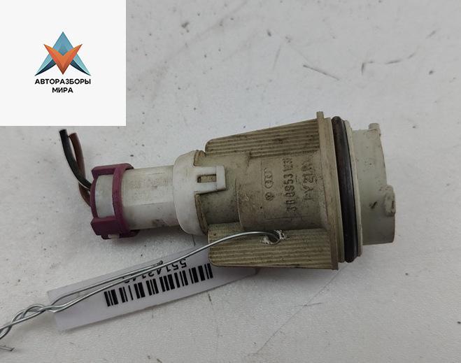 Патрон лампы указателя поворота Volkswagen Passat B5 1999, 1.6 л., бензин, МКПП, зелёный, универсал, 3B0953123B - фото №1