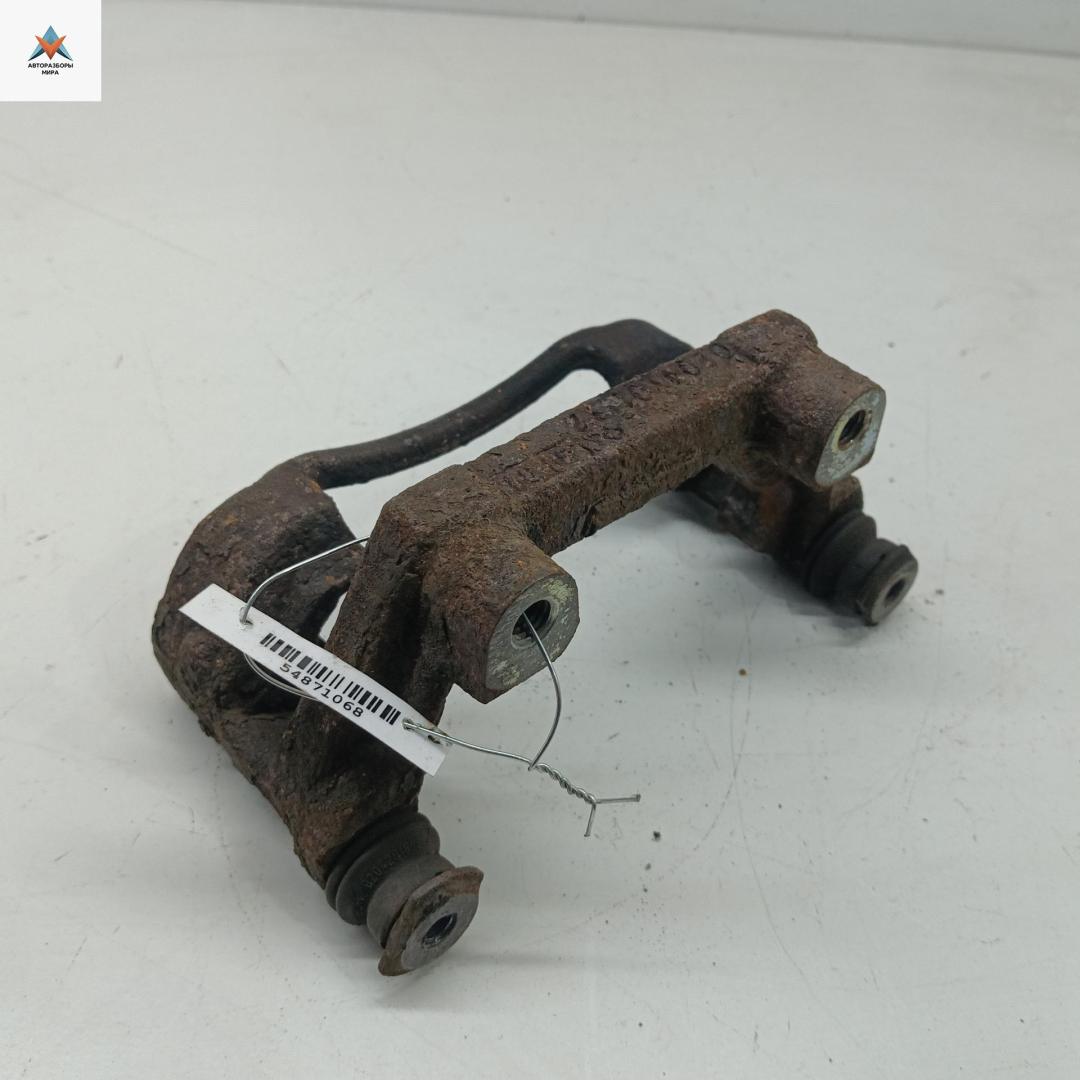 скоба суппорта Ford Mondeo 3 поколение 2001, 2.0 л., бензин, АКПП, серый, хетчбэк 5 дв., 0204Y01172 - фото №1