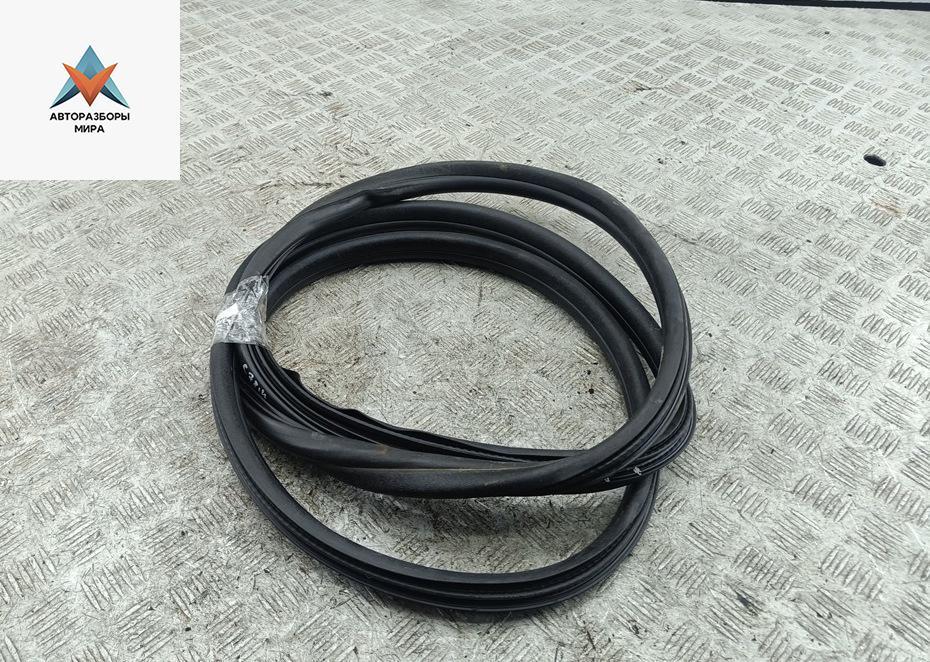 уплотнитель двери Peugeot 308 T7 2008, 1.6 л., бензин, МКПП, чёрный, универсал, 96548242VD - фото №1