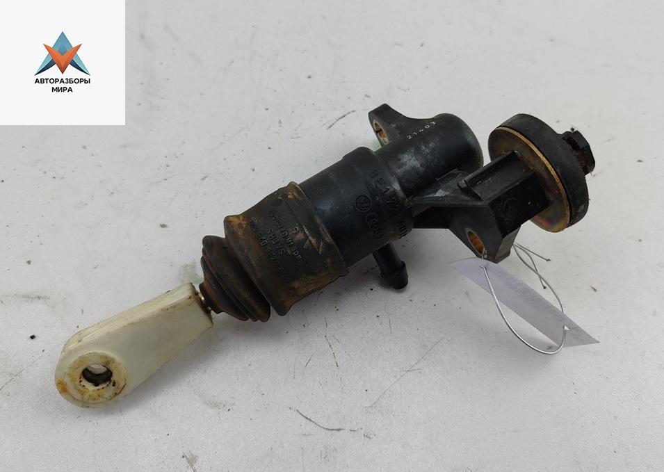 цилиндр сцепления главный Volkswagen Passat B5 1999, 1.6 л., бензин, МКПП, зелёный, универсал, 8E1721401 - фото №1