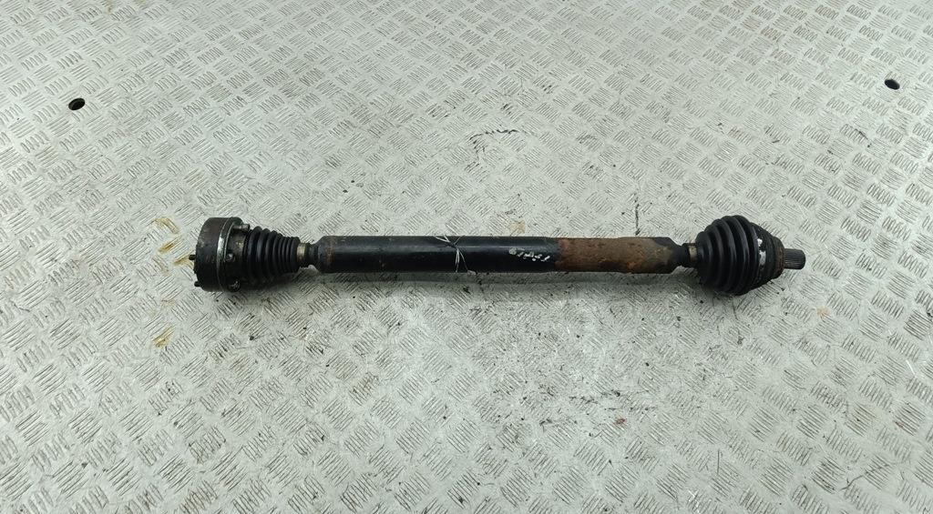 полуось передняя правая (приводной вал, ШРУС) Volkswagen Passat B6 2007, 2.0 л., бензин, МКПП, синий, универсал