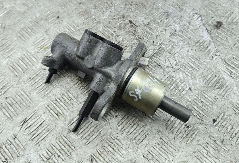 цилиндр тормозной главный Volkswagen Passat B5+ (GP) 2001, 1.9 л., дизель, МКПП, серый, универсал