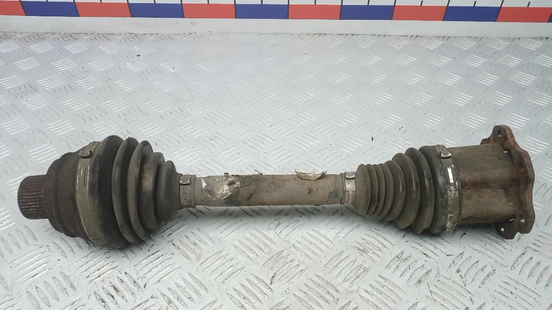 полуось передняя левая (приводной вал, ШРУС) Audi A4 B8/8K 2008, 3.0 л., дизель, АКПП, универсал, 8K0407271Q, 8K0407451DX - фото №1