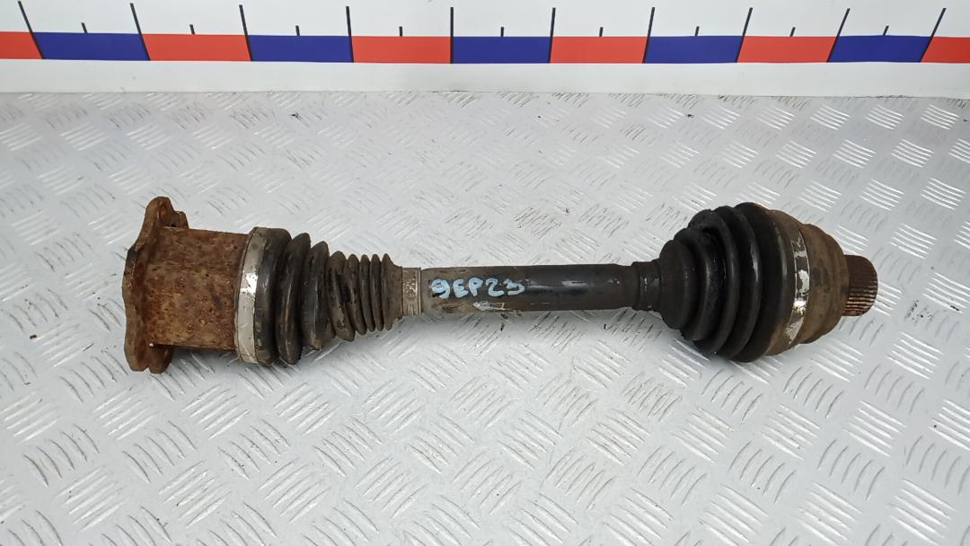 полуось передняя правая (приводной вал, ШРУС) Audi A4 B8/8K 2008, 3.0 л., дизель, АКПП, универсал, 8K0407271Q, 8K0407451DX - фото №1