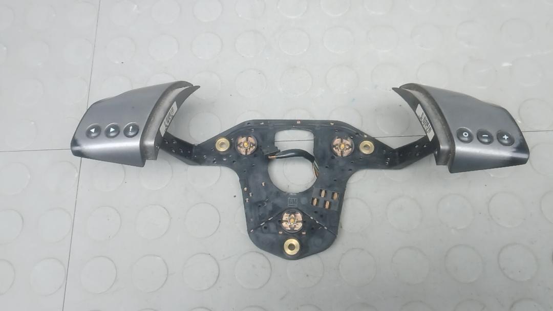 кнопки управления на руле Opel Vectra C 2004, 3.0 л., дизель, АКПП, универсал - фото №1