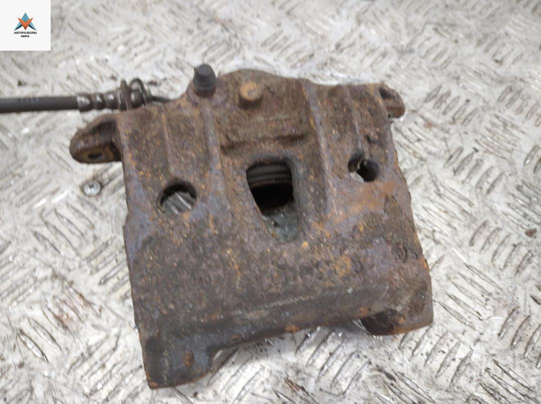 суппорт передний правый Volkswagen Transporter T4 1994, 2.4 л., дизель, МКПП, серый, микроавтобус - фото №1