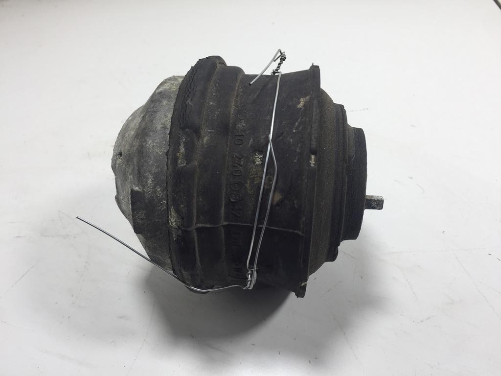 подушка крепления двигателя Mercedes-Benz E W210 1996, 2.0 л., бензин, МКПП, синий, седан, 2102400617
