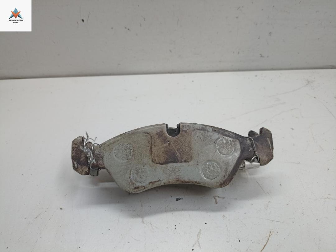 Колодки тормозные передние Opel Vectra B 1995, 1.8 л., бензин, АКПП, жёлтый, седан - фото №1