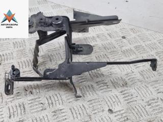 кронштейн (крепление) Volkswagen Passat B5 1999, 1.6 л., бензин, МКПП, зелёный, универсал, 8E0614119C