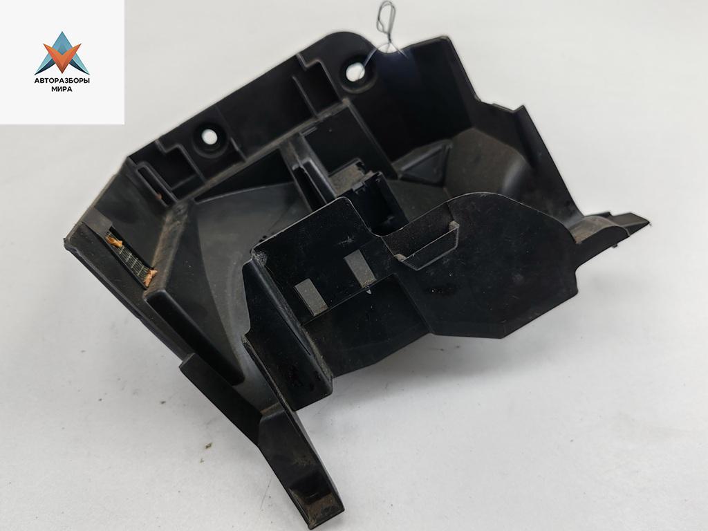 короб предохранителей Renault Megane 2 поколение 2004, 1.6 л., бензин, МКПП, серый, хетчбэк 5 дв., 8200311528 - фото №1