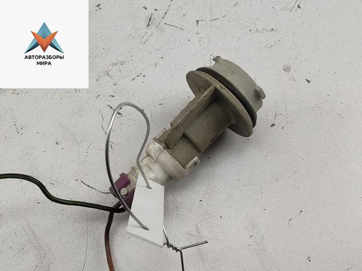 Патрон лампы указателя поворота Volkswagen Passat B5 1998, 1.8 л., бензин, МКПП, зелёный, универсал, 3B0953123 - фото №1