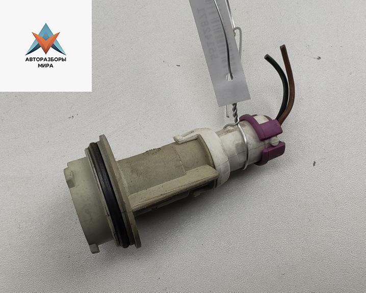 Патрон лампы указателя поворота Volkswagen Passat B5 1998, 1.8 л., бензин, МКПП, синий, универсал, 3B0953123 - фото №1