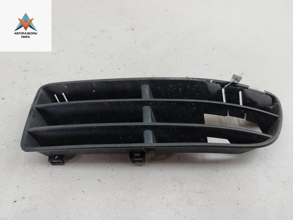 заглушка (решетка) в бампер Volkswagen Bora 1 поколение 1999, 1.6 л., бензин, МКПП, серый, седан, 1J5853665 - фото №1