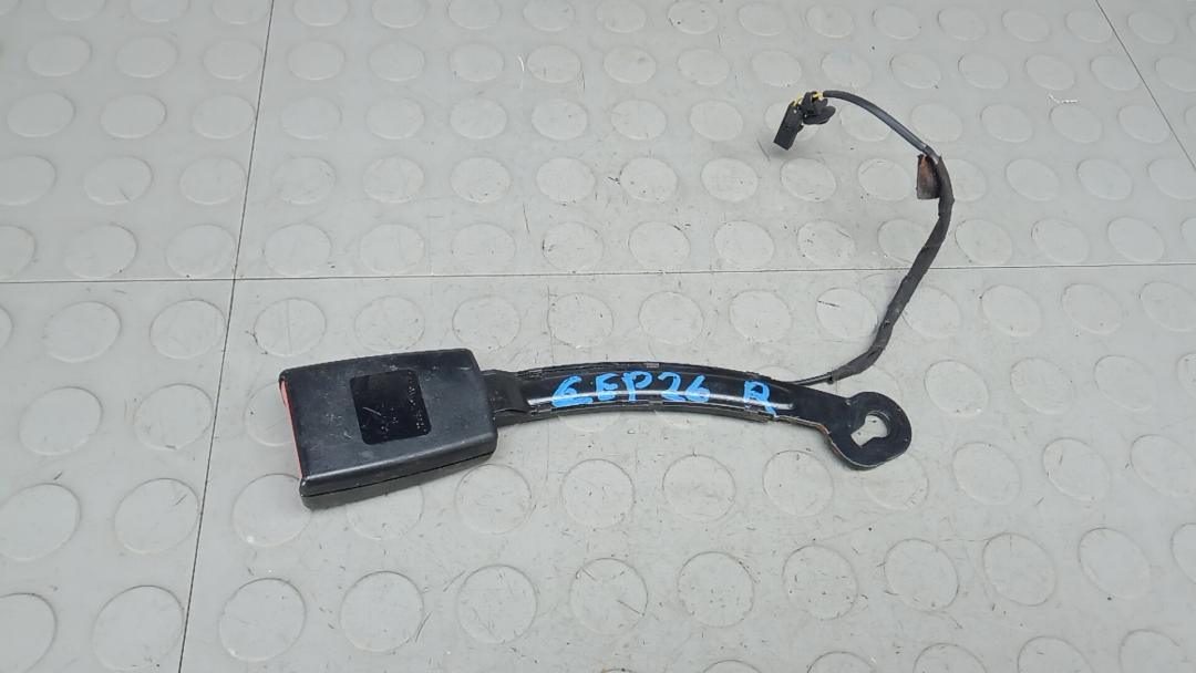 замок ремня безопасности Volkswagen Golf 7 поколение 2013, 1.6 л., дизель, МКПП, хетчбэк 5 дв. - фото №1