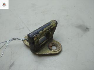 ответная часть (скоба) замка двери Volkswagen Transporter T4 1994, 2.4 л., дизель, МКПП, серый, микроавтобус, 701837295B