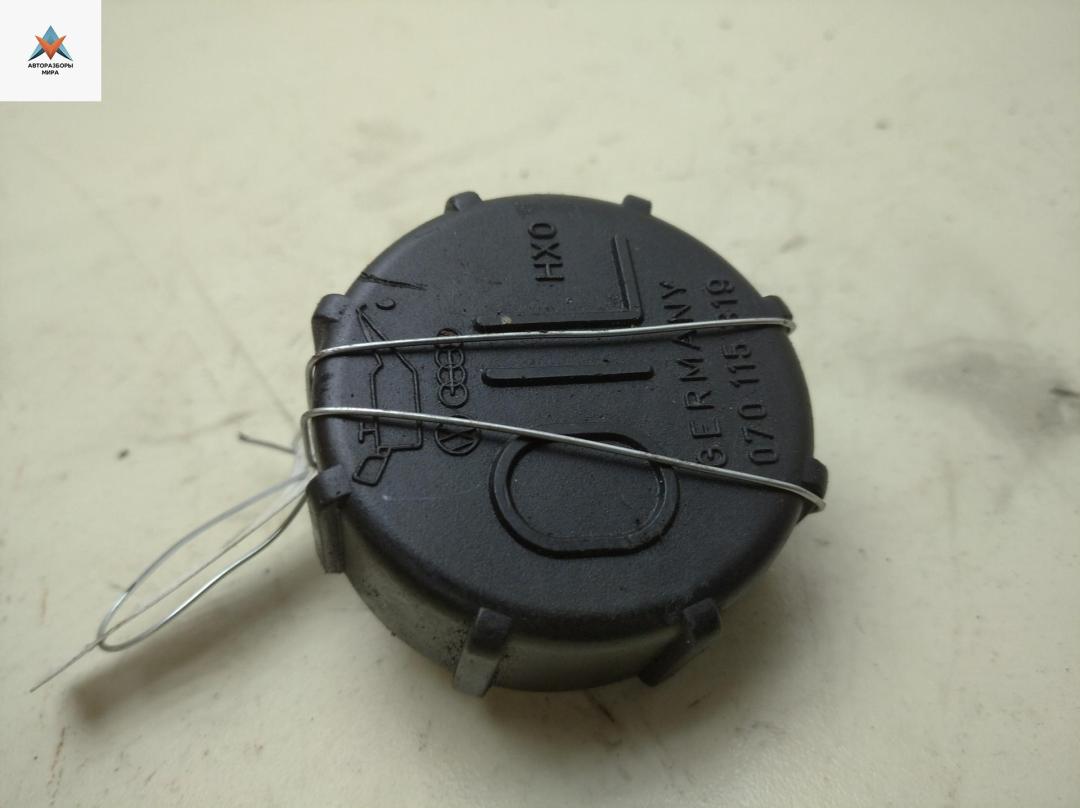 пробка маслозаливная Volkswagen Transporter T4 1991, 1.9 л., дизель, МКПП, белый, микроавтобус, 070115319 - фото №1