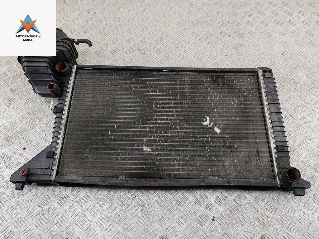 радиатор охлаждения Mercedes-Benz Sprinter W901-W905 2002, 2.2 л., дизель, робот, белый, микроавтобус - фото №1