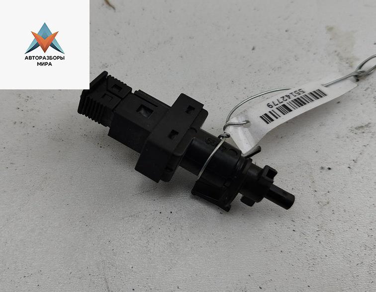 Датчик (включатель) стоп-сигнала Mercedes-Benz C-Класс W203/S203/CL203 2000, 2.2 л., дизель, МКПП, серый, седан, 0045452114 - фото №1