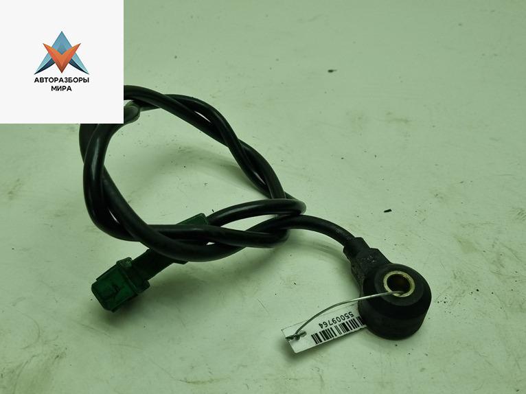 датчик детонации Volkswagen Passat B5 1999, 1.8 л., бензин, МКПП, синий, универсал, 054905377H - фото №1