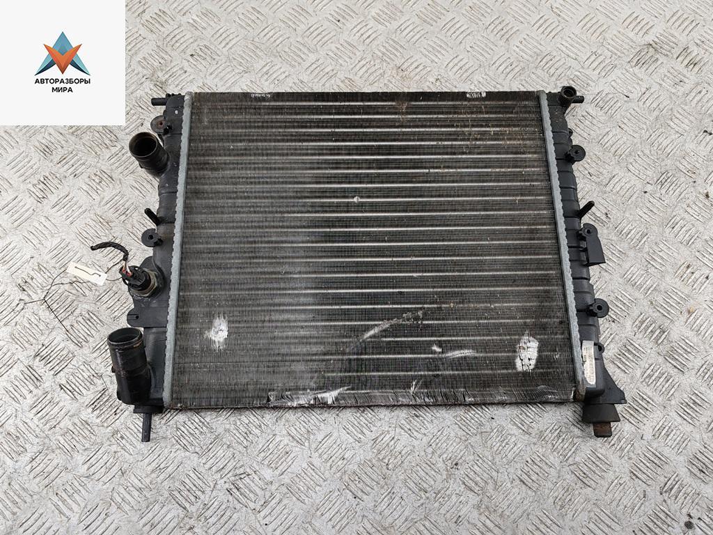 радиатор охлаждения Renault Megane 1 поколение 1996, 1.6 л., бензин, МКПП, красный, хетчбэк 5 дв., 99000045 - фото №1