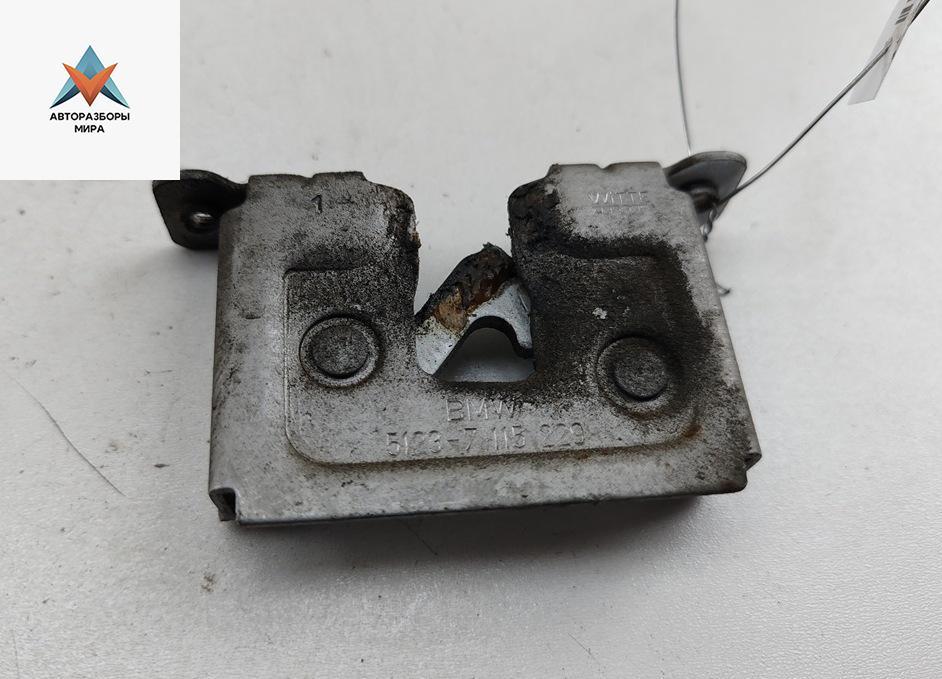 замок капота BMW 5 серия E60/E61 2006, 2.5 л., бензин, АКПП, серый, седан, 7115229 - фото №1