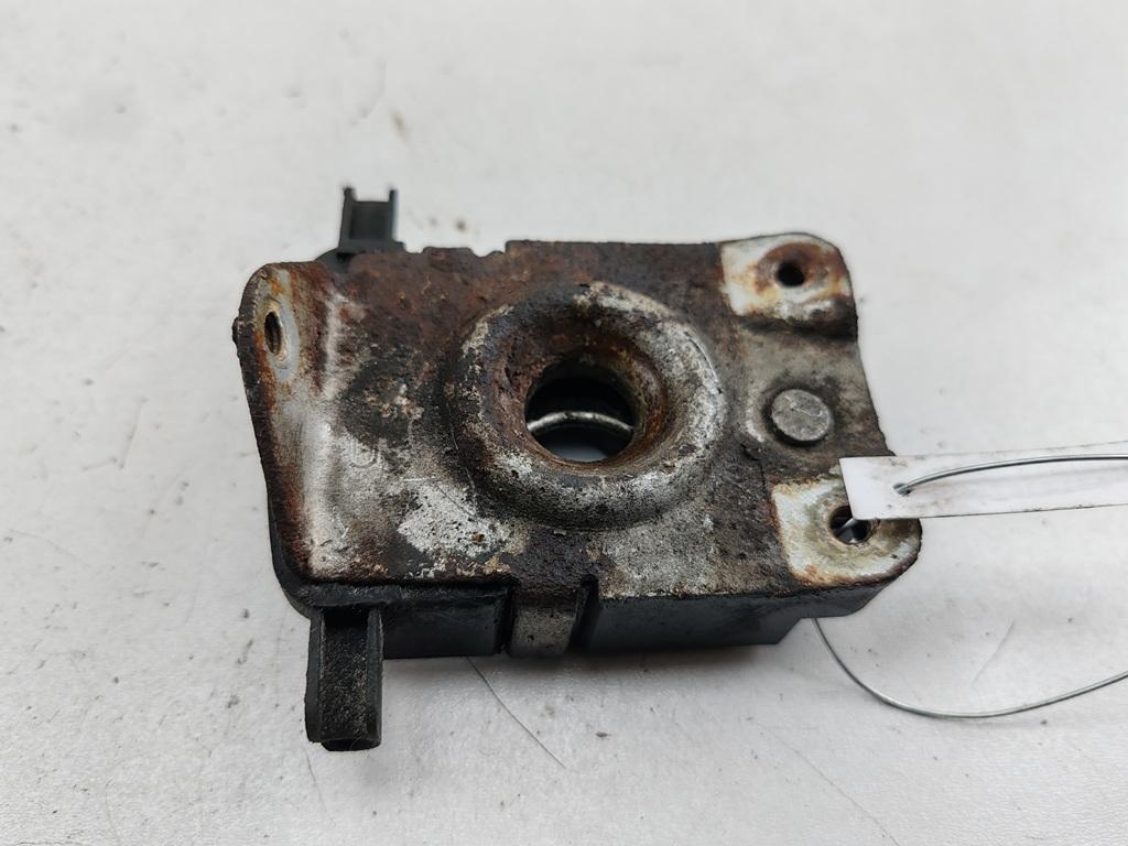 замок капота BMW 3 E46 2000, 2.0 л., бензин, АКПП, чёрный, седан, 8203859