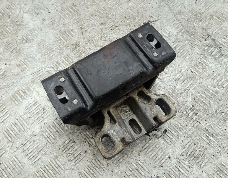подушка крепления двигателя Volkswagen Bora 1999, 1.6 л., бензин, МКПП, серый, седан