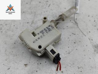 активатор замка багажника Volkswagen Sharan 1 поколение [2-й рестайлинг] 2009, 2.0 л., дизель, МКПП, серый, минивэн, 7M0862159