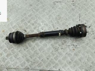 полуось передняя левая (приводной вал, ШРУС) Volkswagen Passat B5 1998, 1.8 л., бензин, МКПП, синий, универсал