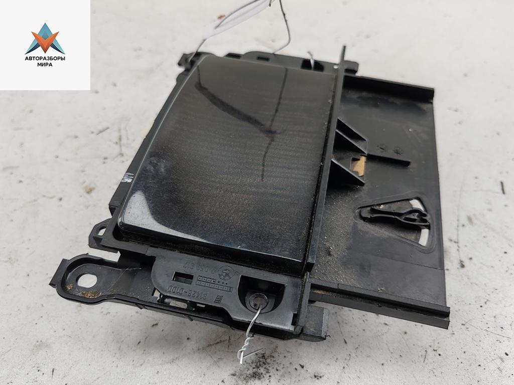 пепельница BMW 5 серия E60/E61 2006, 2.5 л., бензин, АКПП, серый, седан, 7034087 - фото №1