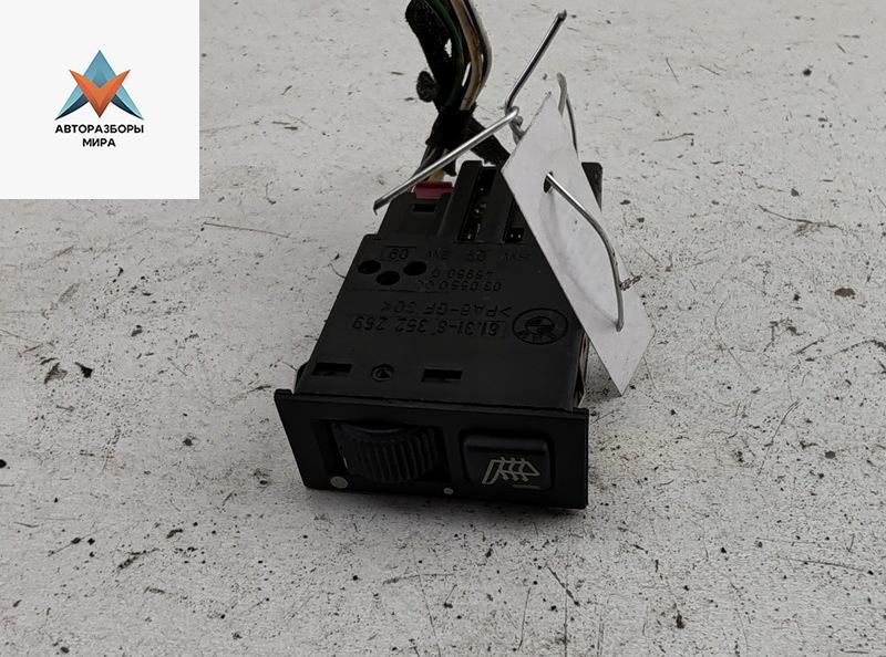 кнопка обогрева сидений BMW 5 серия E39 1998, 2.0 л., бензин, МКПП, синий, седан, 8352259 - фото №1