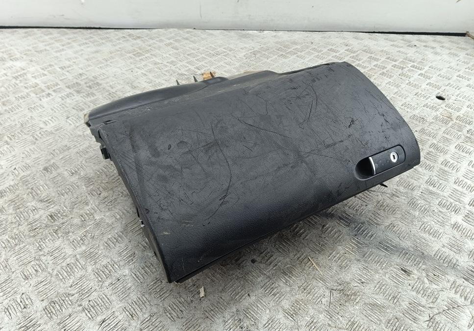 бардачок Audi A4 B6 2001, 2.5 л., дизель, МКПП, чёрный, универсал, 8E1857035E