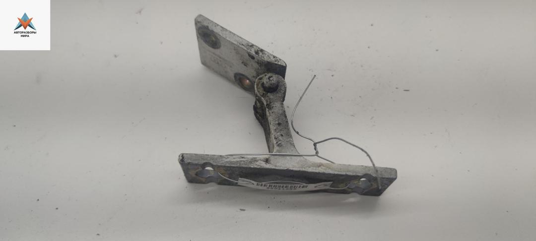 петля двери Audi 100 4A/C4 1992, белый, седан, 4A0831401A - фото №1