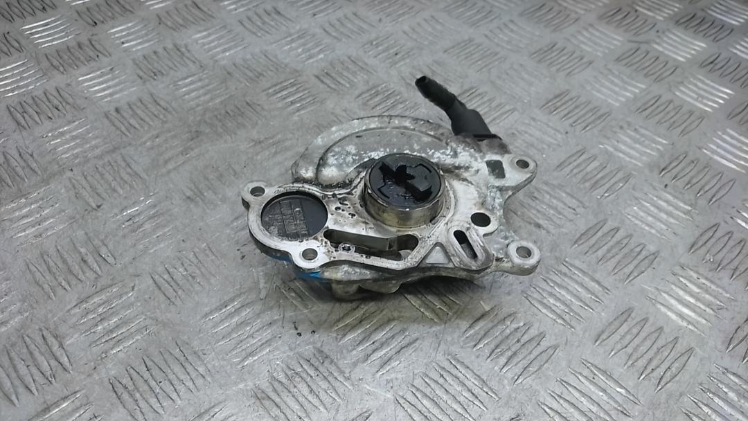 насос вакуумный Skoda Superb 2 поколение 2011, 2.0 л., дизель, АКПП, универсал, 03L100D - фото №1