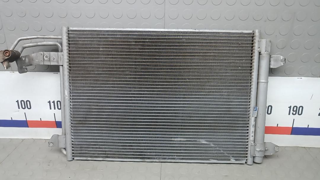 радиатор кондиционера Volkswagen Golf Plus 1 поколение 2007, 1.9 л., дизель, МКПП, хетчбэк 5 дв. - фото №1