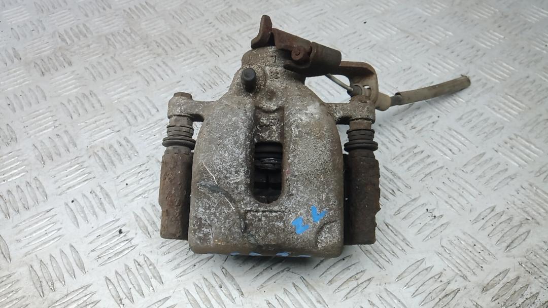 суппорт задний левый Peugeot 3008 1 поколение 2011, 1.6 л., дизель, МКПП, хетчбэк 5 дв. - фото №1