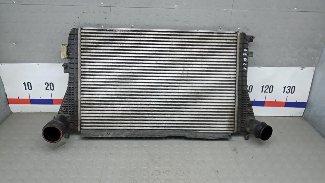 радиатор интеркулера Volkswagen Passat B6 2009, 2.0 л., дизель, АКПП, седан - фото №1