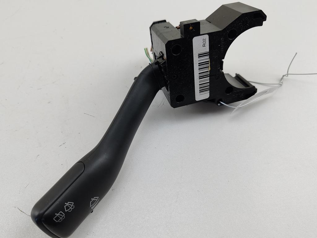 переключатель дворников Audi A6 4B/C5 1999, 2.4 л., бензин, АКПП, чёрный, универсал, 4B0953503F - фото №1