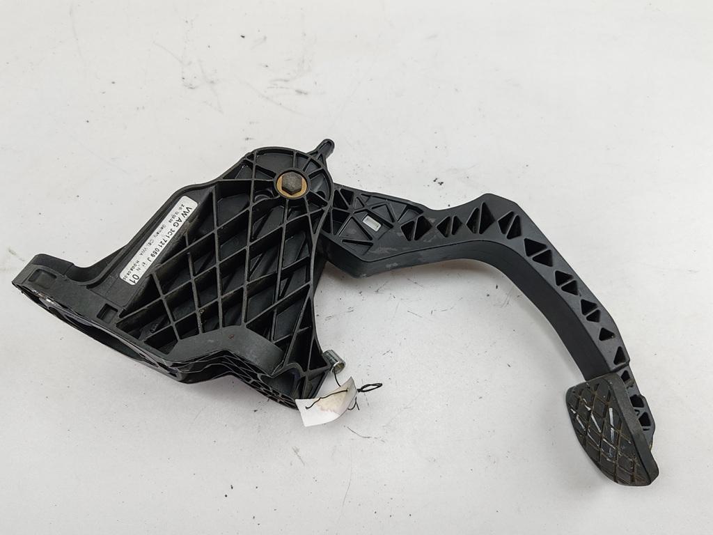 педаль сцепления Volkswagen Passat B6 2005, 1.6 л., бензин, МКПП, серый, универсал, 3C1721059 - фото №1