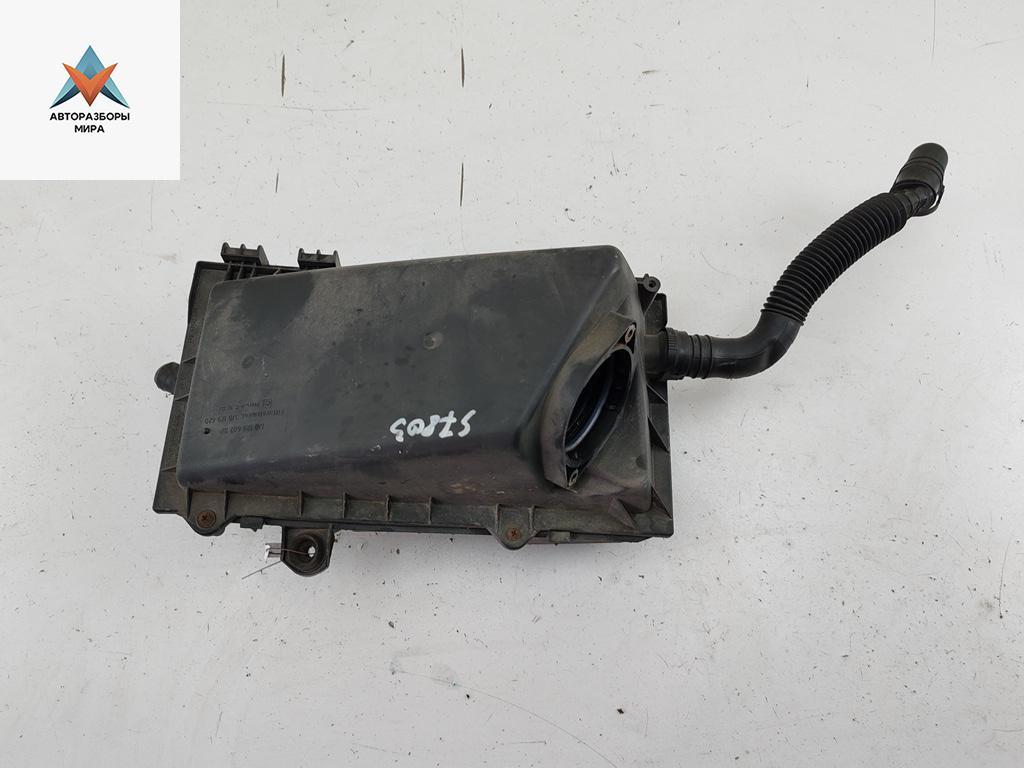 корпус воздушного фильтра Skoda Octavia mk1 (A4 1U) 2003, 2.0 л., бензин, МКПП, синий, хетчбэк 5 дв., 1J0129620 - фото №1