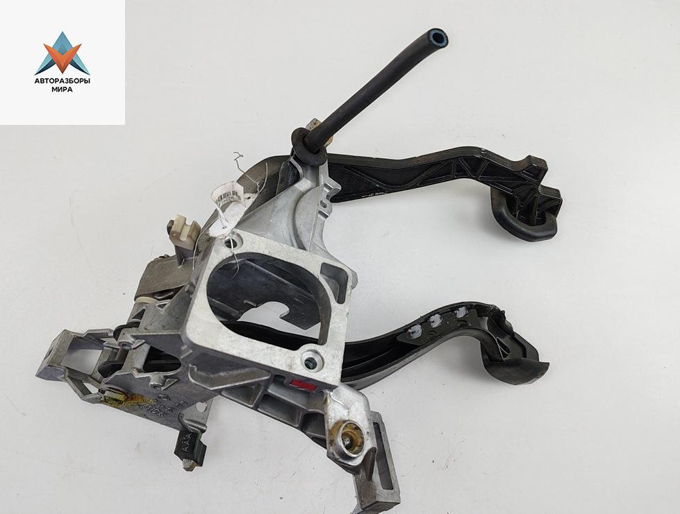 узел педальный (блок педалей) Volkswagen Passat B5 1998, 1.8 л., бензин, МКПП, синий, универсал, 8D1721117 - фото №1