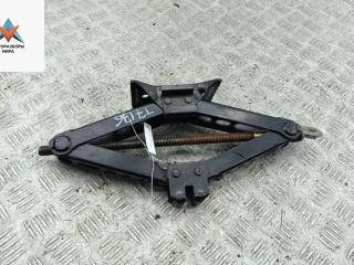 домкрат Mitsubishi Carisma 1 поколение [рестайлинг] 2001, 1.6 л., бензин, МКПП, серый, хетчбэк 5 дв.