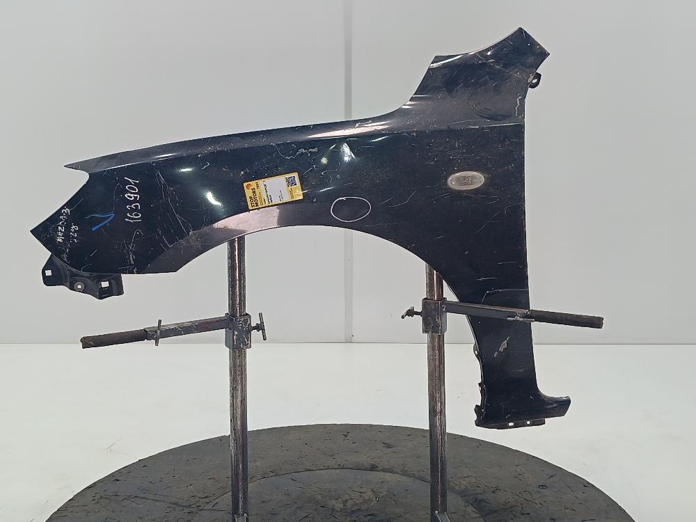 крыло переднее левое Mazda 3 BK 2005, цвет, хетчбэк 5 дв. - фото №1