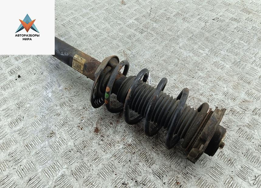 стойка передняя Volkswagen Passat B6 2005, 1.6 л., бензин, МКПП, серый, универсал - фото №1